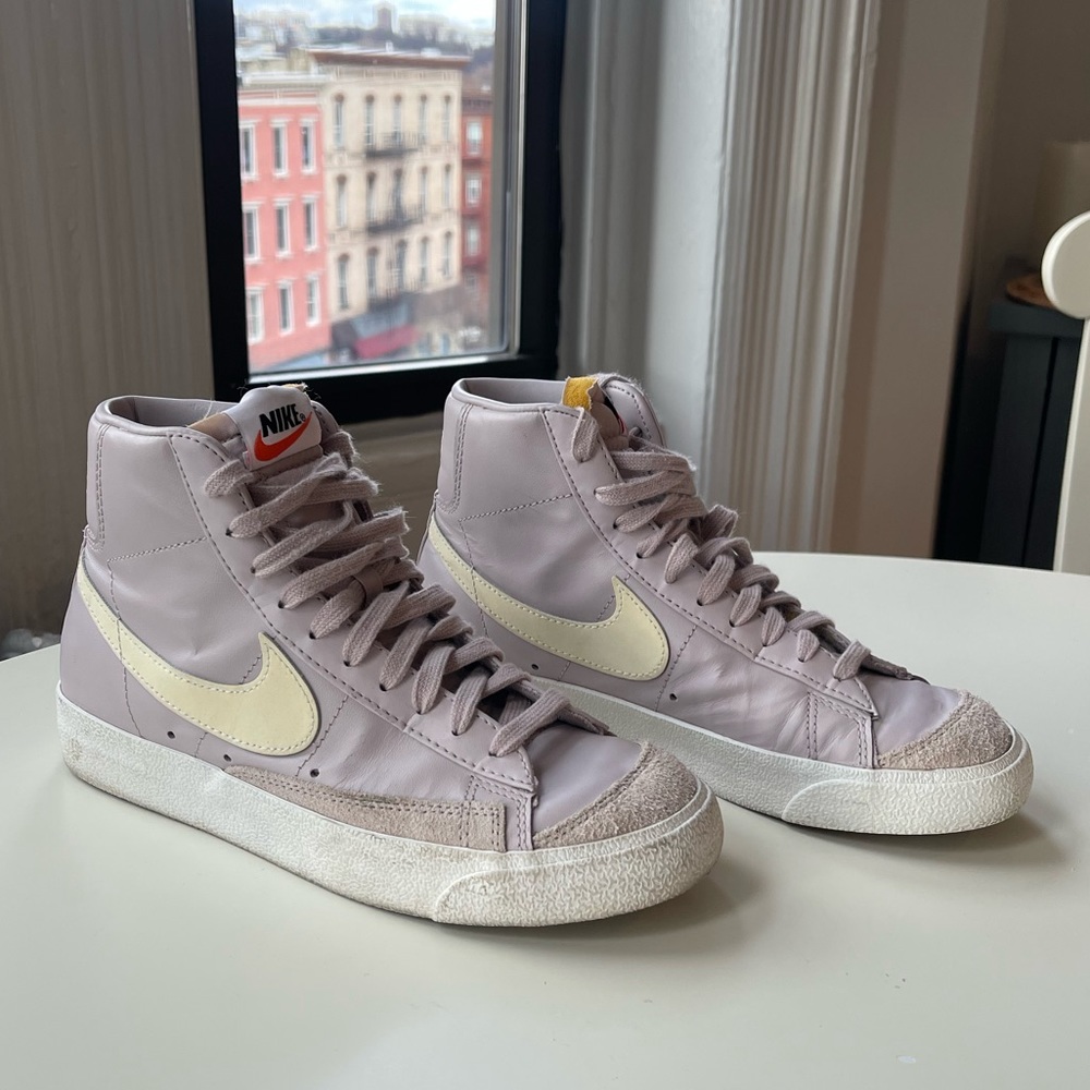 Nike women’s blazer mid 77 size 7 sneaker